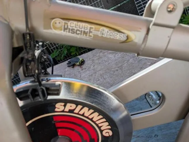 Vélo d'exercise Club Piscine Fitness Spinning, comme neuf, tres robuste. Livraison possible thumbnail 3