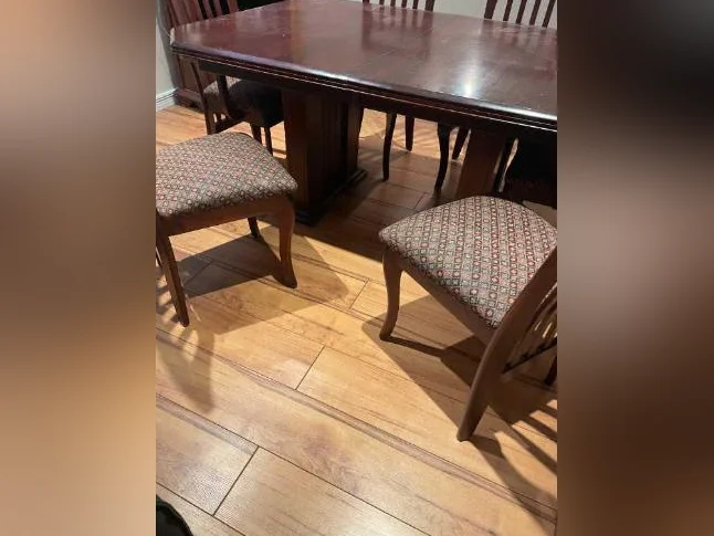 TABLE CUISINE, 1 PANNEAU ET 6 CHAISES thumbnail 2