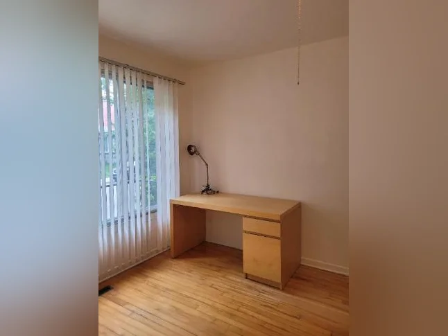 Grande chambre à louer au Centre-ville de Trois-Rivières thumbnail 4