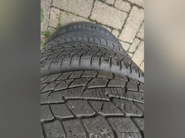 225-65R17x4 pneus hiver Motomaster sur jantes Chevrolet Équinox 2018. Bolt Pattern 5x115. Bon état thumbnail 4