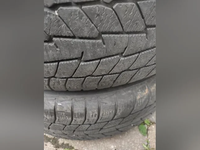 225-65R17x4 pneus hiver Motomaster sur jantes Chevrolet Équinox 2018. Bolt Pattern 5x115. Bon état thumbnail 6