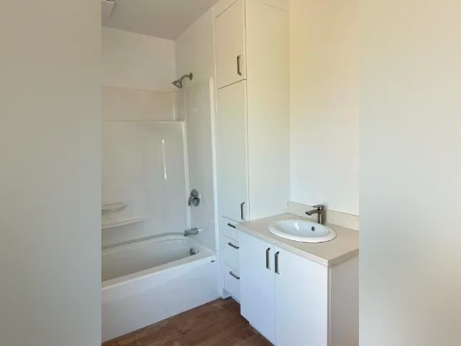 Logements 4 1/2 à louer thumbnail 6