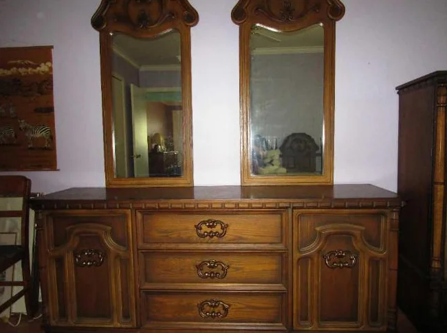 Ensemble de chambre à coucher complet, lit et 2 commodes thumbnail 2