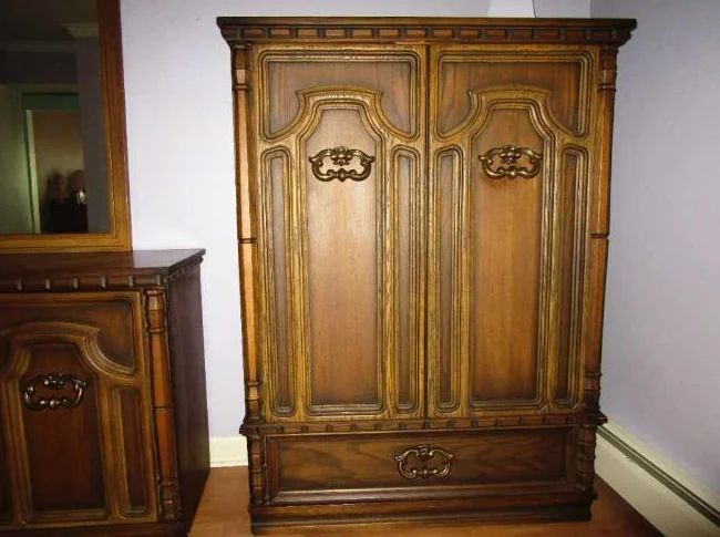 Ensemble de chambre à coucher complet, lit et 2 commodes thumbnail 3