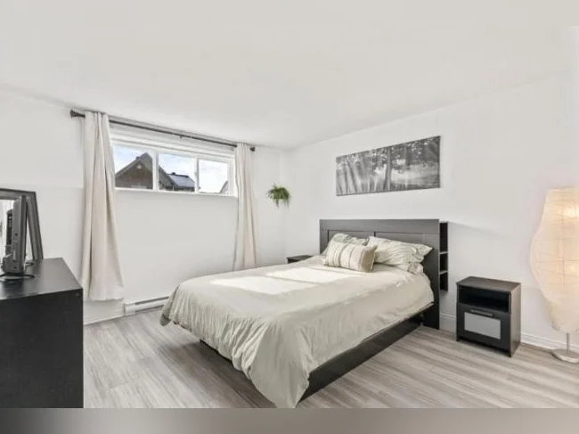 Appartement de 2 chambres, 1 salle de bain et cours extérieur thumbnail 4