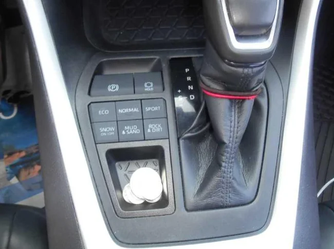 2020 Toyota RAV- 4 XLE AWD Premium thumbnail 8