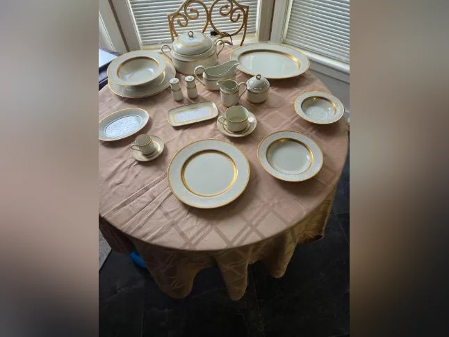 VAISELLE MIKASA FINE CHINA MODEL L5531 ANTIQUE LACE