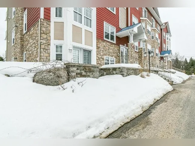 Penthouse Condo Locatif Saint Jovite Mont Tremblant - à Louer thumbnail 3