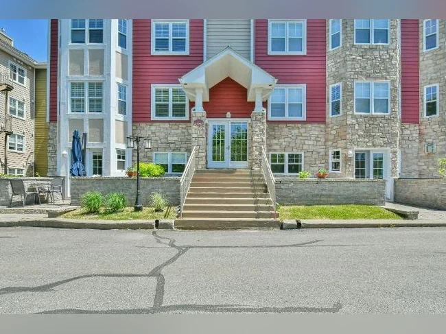 Penthouse Condo Locatif Saint Jovite Mont Tremblant - à Louer thumbnail 2