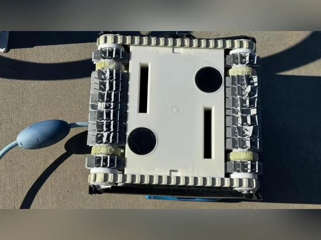 Robot piscine thumbnail 2