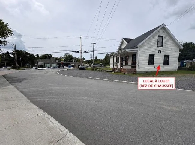 LOCAL COMMERCIAL À LOUER – EMPLACEMENT DE CHOIX AU VILLAGE - SUTTON thumbnail 2