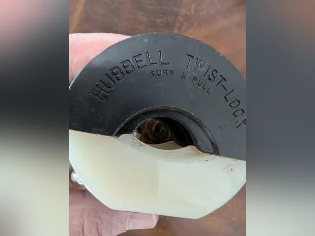 Plug Twist Lock HUBBELL 20a 125/250v thumbnail 2