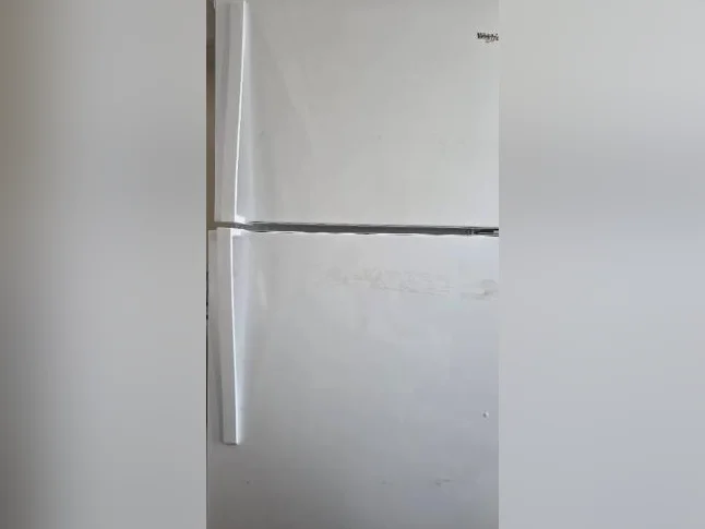 Refrigerateur Whirlpool hyper propre encore garantie!