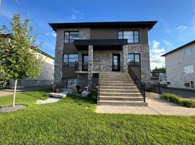 Mirabel Grand condo 5 1/2 sur 2 étages