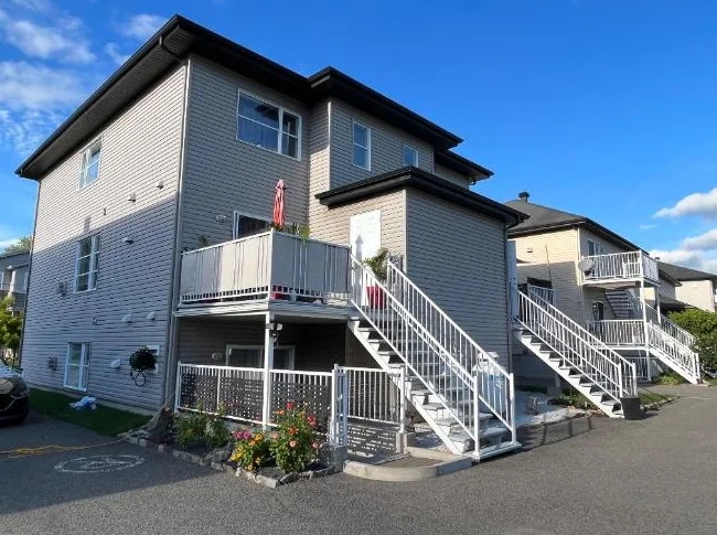Mirabel Grand condo 5 1/2 sur 2 étages thumbnail 3