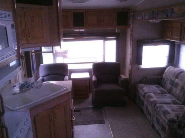 AUBAINE POUR BRICOLEUR  Fifth Wheel (caravane à sellette) de 29,8 pieds, 2005 thumbnail 5