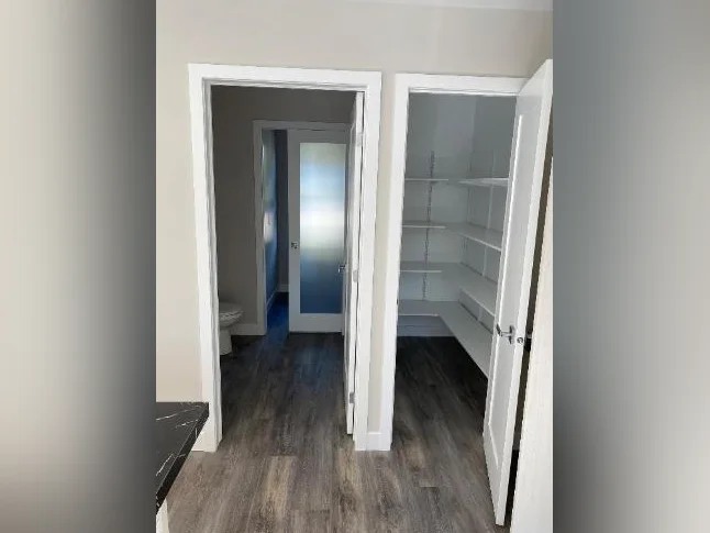 Logement grand 51/2 2800'c thumbnail 7