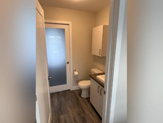 Logement grand 51/2 2800'c thumbnail 5