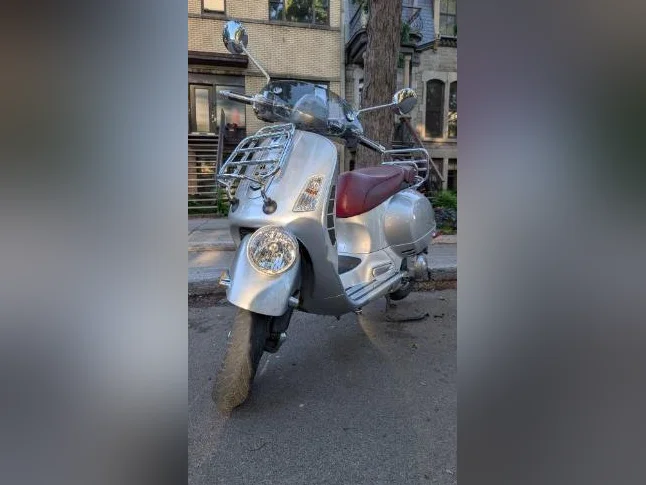 Piaggio Vespa GTS- GTV 300 de 2016 - Modèle Rare MAGNIFIQUE