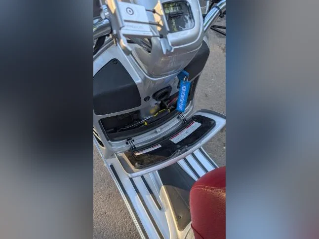 Piaggio Vespa GTS- GTV 300 de 2016 - Modèle Rare MAGNIFIQUE thumbnail 7