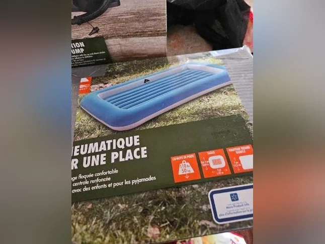 matelas pneumatique avec pompe neufs dans leurs boites