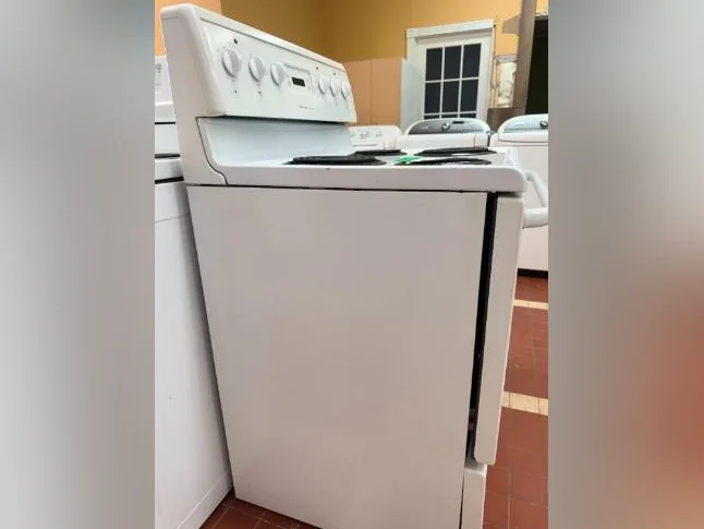 Cuisinière Disponible thumbnail 2