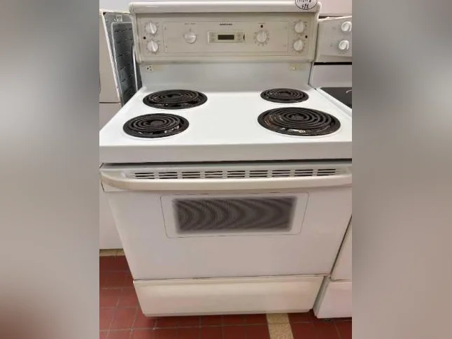 Cuisinière Disponible