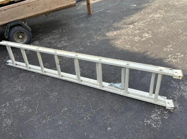 Échelle aluminium 8 pieds thumbnail 2