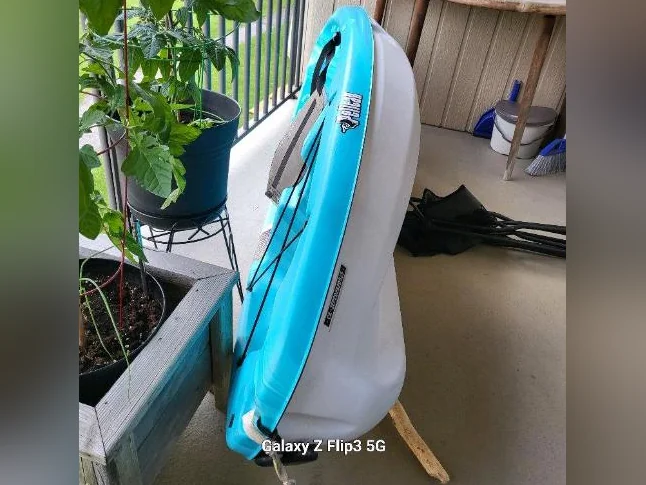 KAYAK ARGO 80X 8PIEDS EN PLUS DE SON CHARIOT 300$ thumbnail 2