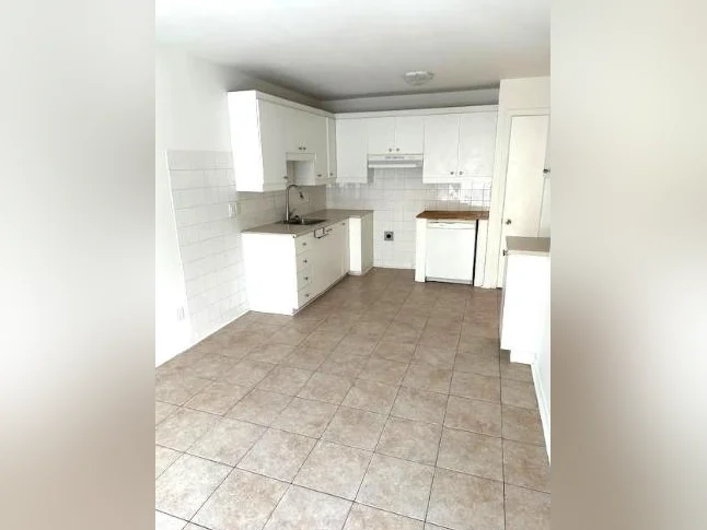 Spacieux 5 1/2 RDC avec jardin – Anjou – 1850$ (Metro Radisson) thumbnail 2
