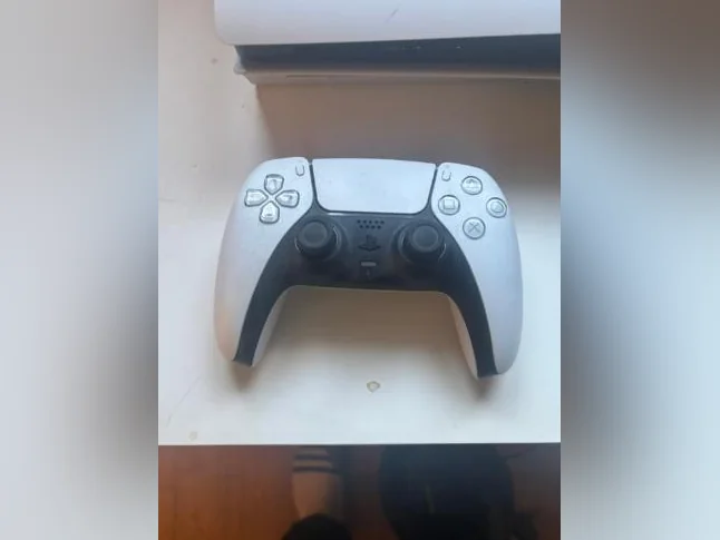 Ps5 console + 2 controllers , like brand new thumbnail 3