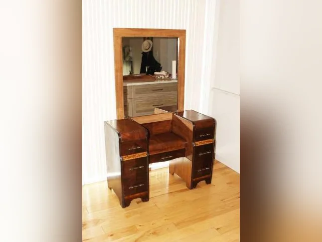 Meuble vanité, coiffeuse antique Art Déco de (1930) A1, 130$+1 prime