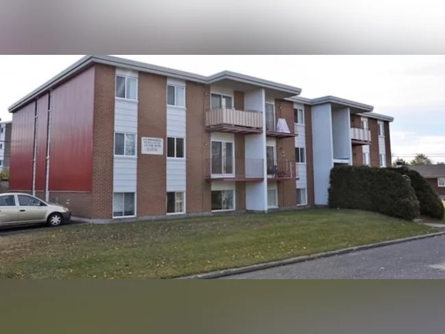 Libre fin juillet 4 1/2 bas d'immeuble chauffer-éclairer thumbnail 6