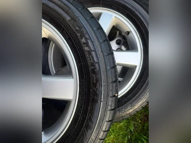 Pneu Neuf ou presque TOYO P225-60-R17 sur des Rims thumbnail 4