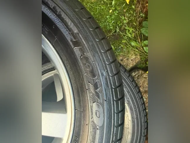 Pneu Neuf ou presque TOYO P225-60-R17 sur des Rims thumbnail 3