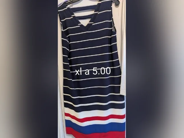 PLEINS DE VETEMENTS PRESQUE NEUFS  LARGE A 2 X thumbnail 3