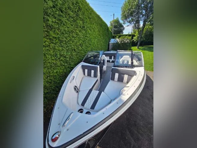2016 bateau Glastron GT185 thumbnail 6