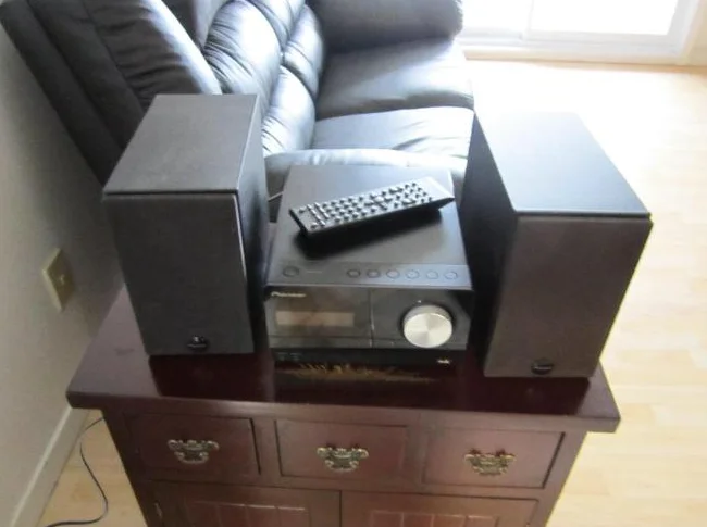 Mini-chaine Hi-Fi compact et polyvalent