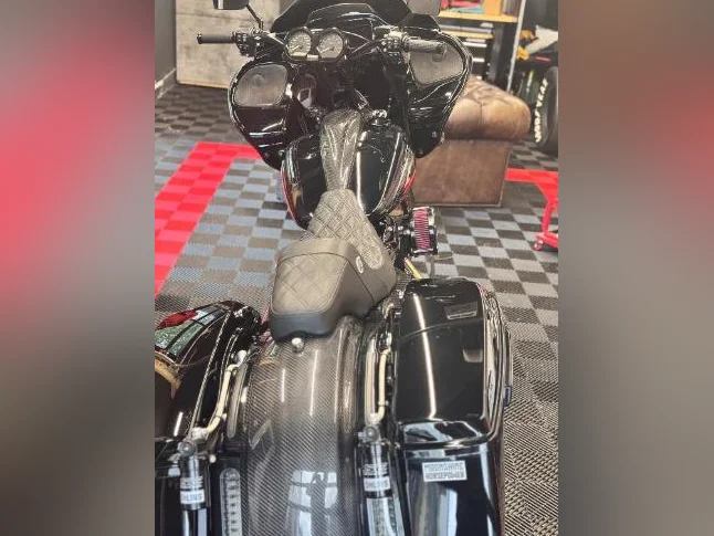 131 Road Glide ST , Carbon fiber 9000km