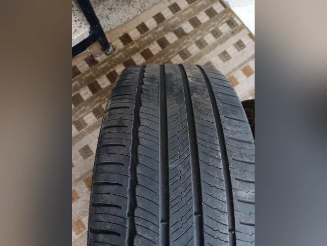 2 pneus d'été 235/45/18 Michelin à vendre!