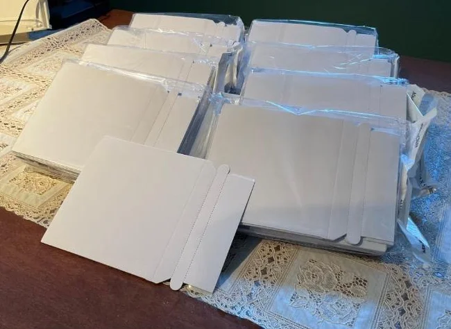 250 enveloppes d’expéditions CD / DVD en carton (NEUVES)