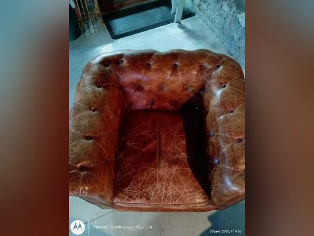 Fauteuil Chesterfield en cuir acheté il y a dix ans mais très peu servi, comme neuf. Excellent état! thumbnail 3