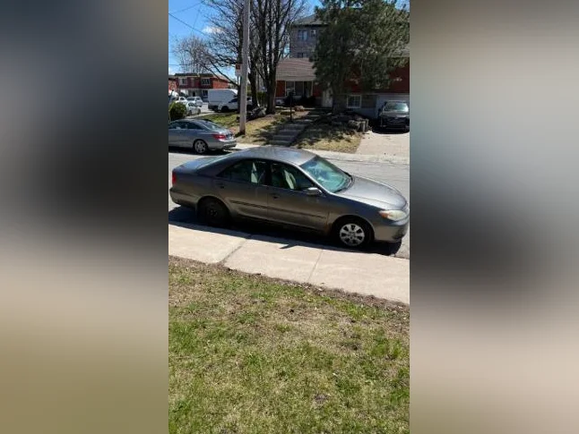 2003 Toyota Camry LE thumbnail 4