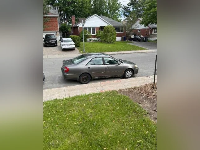2003 Toyota Camry LE thumbnail 6