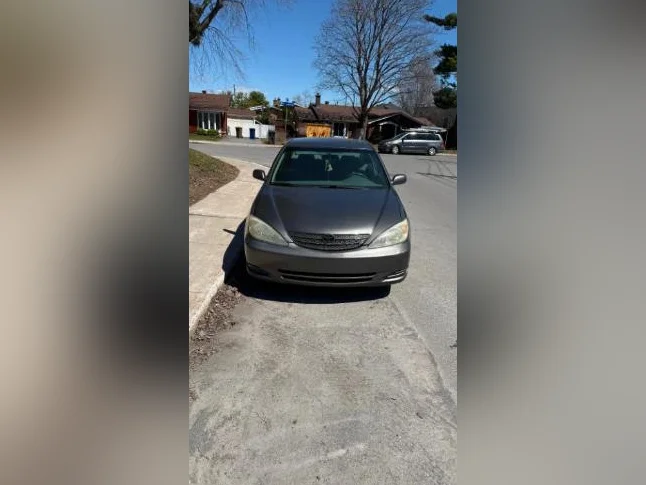 2003 Toyota Camry LE thumbnail 5