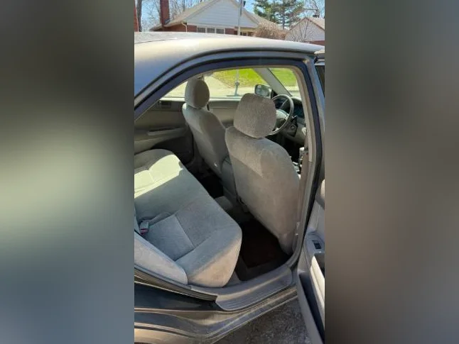 2003 Toyota Camry LE thumbnail 8