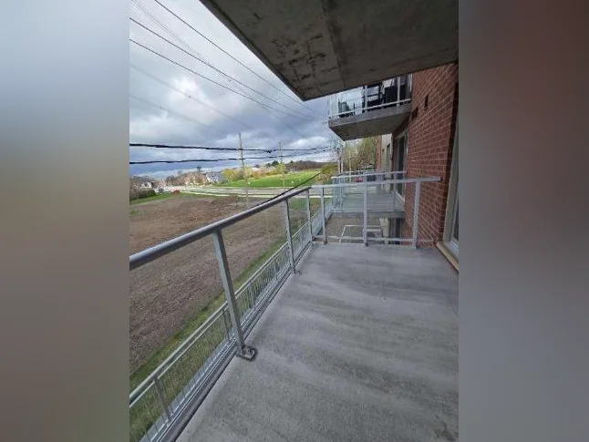 URGENT 4 1/2 style condo neuf stationnement intérieur thumbnail 10
