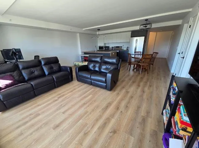 URGENT 4 1/2 style condo neuf stationnement intérieur thumbnail 8
