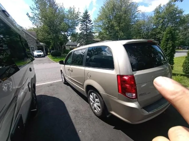 Dodge Caravan SXT STOW N GO 7 passager full équipé tres propre et tres fiable prix est ferme thumbnail 6