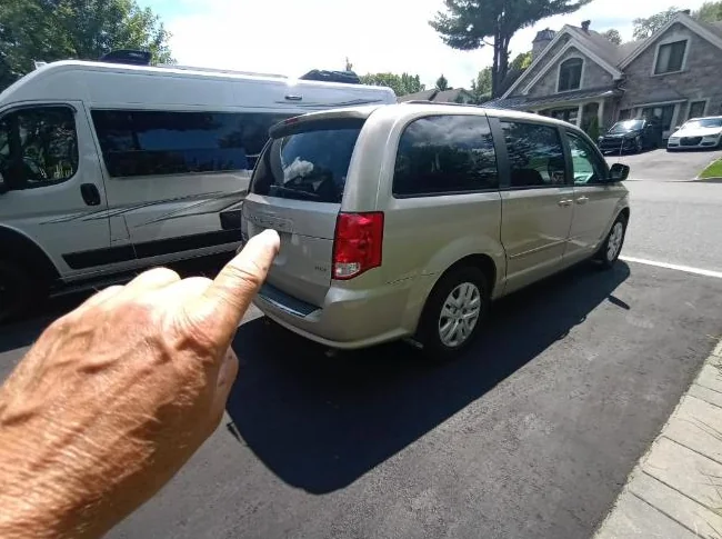 Dodge Caravan SXT STOW N GO 7 passager full équipé tres propre et tres fiable prix est ferme thumbnail 5